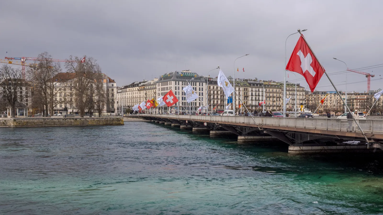 Le Rhône et le pont du Mont-Blanc à Genève
